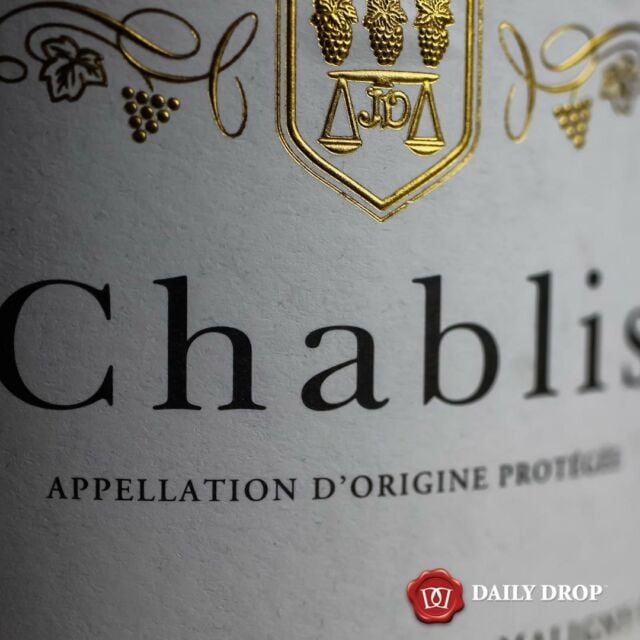 Who doesn't love a glass of pristine Chablis?! Chablis is the name given to Chardonnay from the Chablis wine appellation, in France. Chablis is also the name of the town that lies in the valley of the Serein river, that runs through the northern part of Burgundy, one of the world’s most loved wine regions. Burgundy is famous for Chablis (White Burgundy) and Pinot Noir (Red Burgundy). The climate in Chablis is very cool, resulting in bright, fresh wines with high acidity. Chablis and Petit Chablis are also known for displaying aromas and flavours such as green apple, lemon and flint. Most village level Chablis wines are unoaked and some wine experts believe that Chablis is the purest expression of the varietal character of Chardonnay. To read more, link in bio #chablis #frenchwine #chardonnay #petitchablis